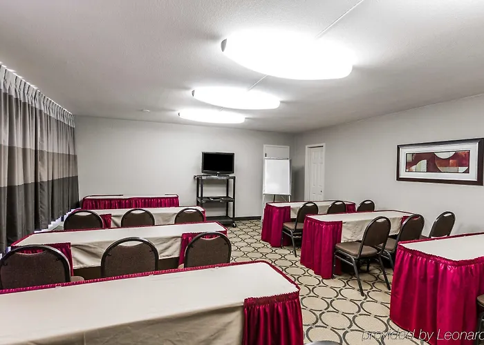 Quality Airport Hotel 3*