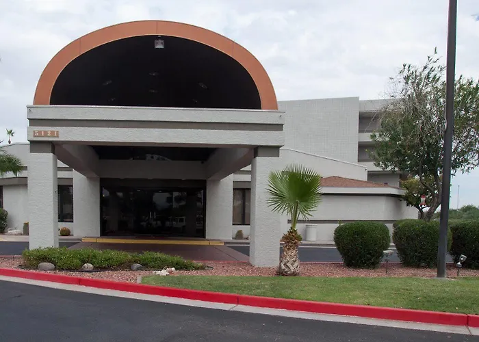 Hotel Quality Airport 3*