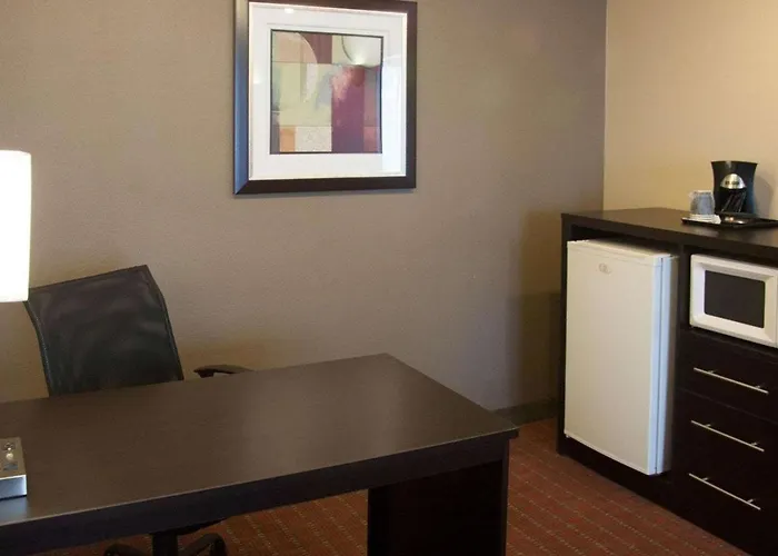 Hotel Quality Airport 3*
